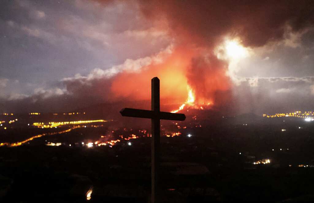 Volcano lava in Spain's Canary Island gushes towards sea, eruption goes on