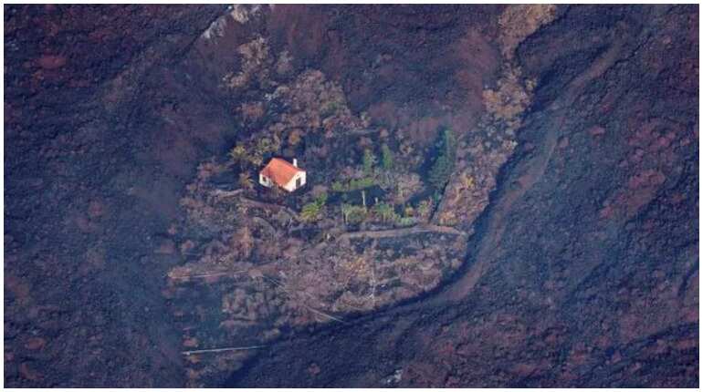 Canary Islands 'miracle home' defies odds to escape lava flows Canary Islands 'miracle home' defies odds to escape lava flows