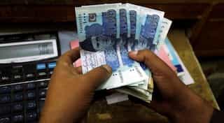 Pakistani rupee falls to an all-time low of 300.2 against the US dollar
