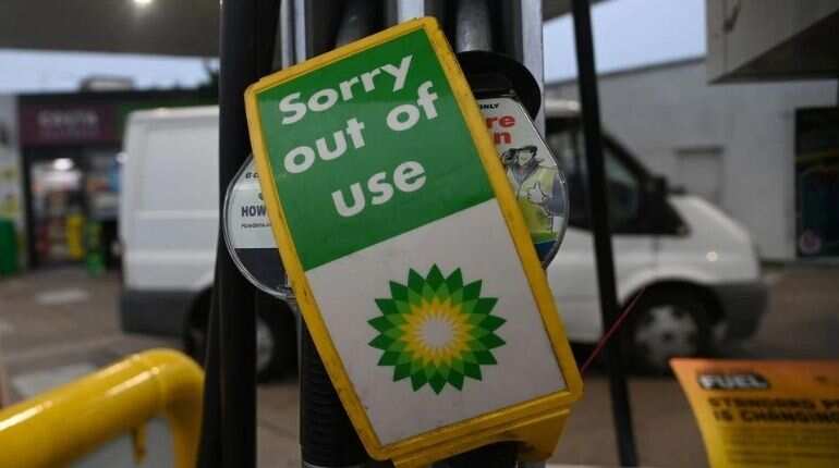 Truckers' shortage forces UK to mull army deployment to ease gas crunch at pumps  