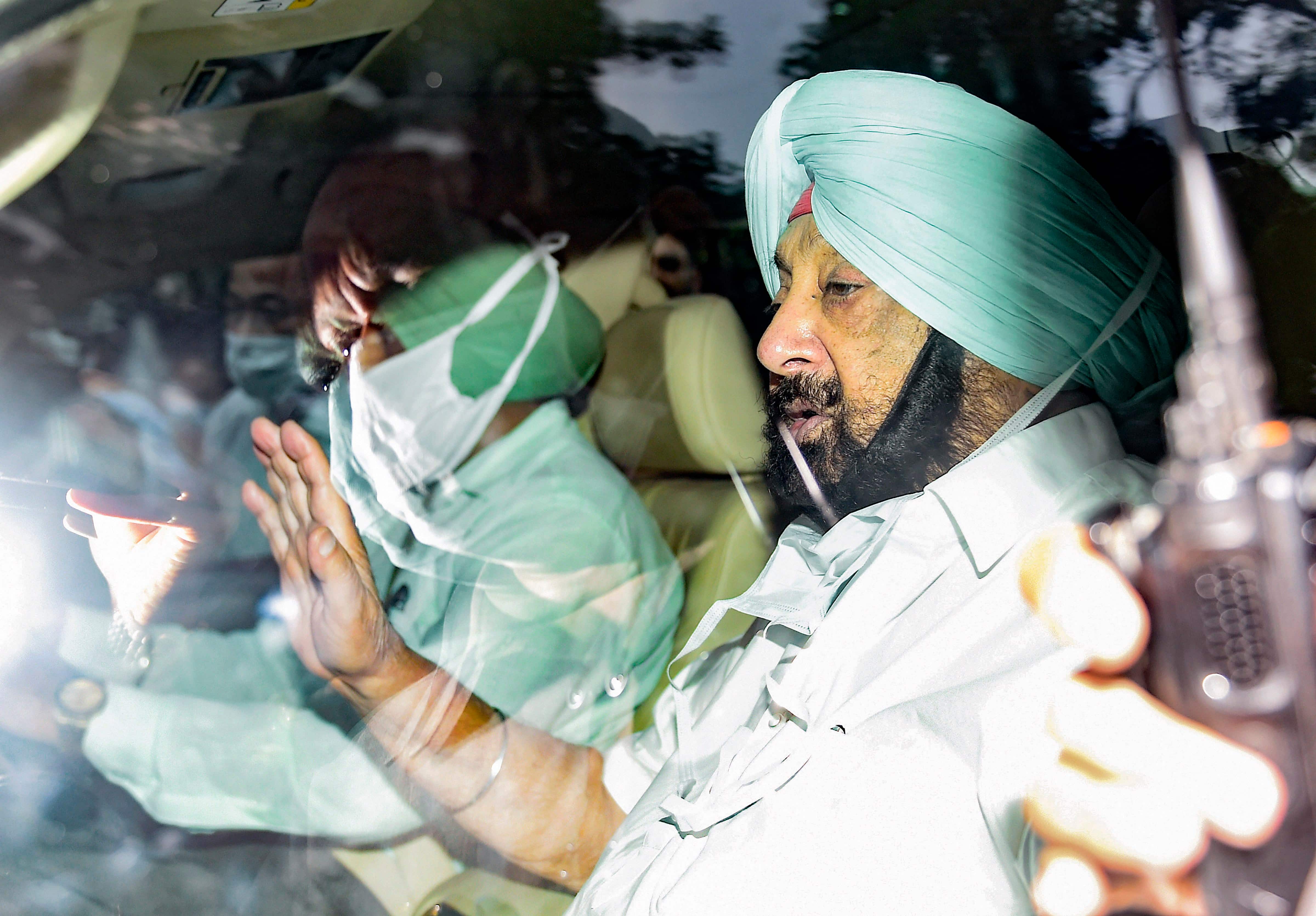 Ousted Punjab CM Amarinder Singh meets home minister & BJP leader Shah, sparks defection rumours Ousted Punjab CM Amarinder Singh meets home minister & BJP leader Shah, sparks defection rumours