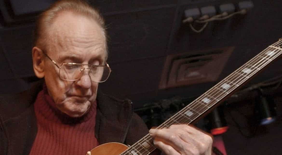 Legendary electric guitar inventor Les Paul's personal Gibson up for