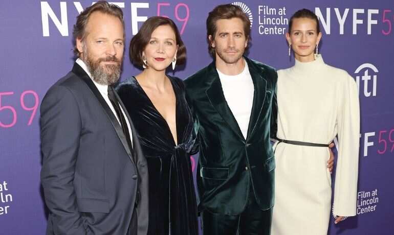 Jake Gyllenhaal, Jeanne Cadieu make their red carpet debut as a couple