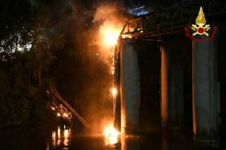 Fire damages Rome's 19th century 'Iron Bridge', no injuries so far