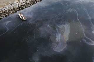 California oil spill closes beaches and renews call for drilling ban