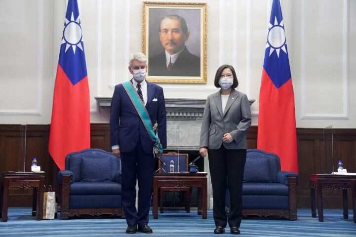 Taiwan will ensure regional peace, president tells French senators
