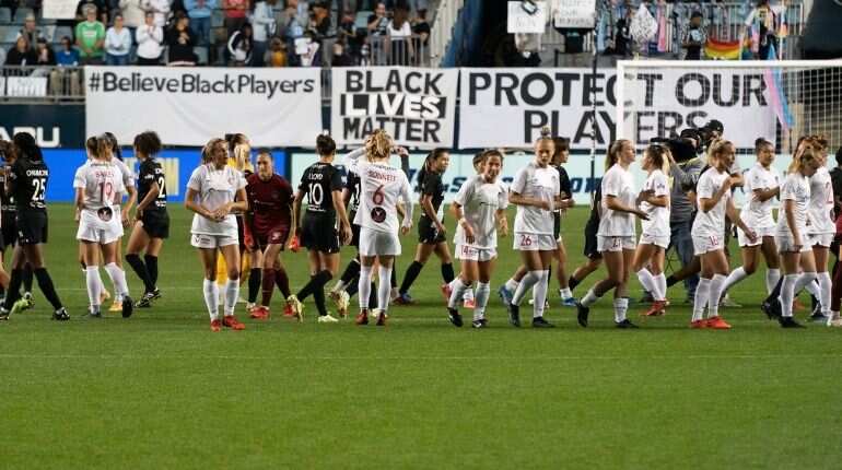 'No more silence': NWSL players stop match to link arms in solidarity after sexual misconduct allegations 'No more silence': NWSL players stop match to link arms in solidarity after sexual misconduct allegations