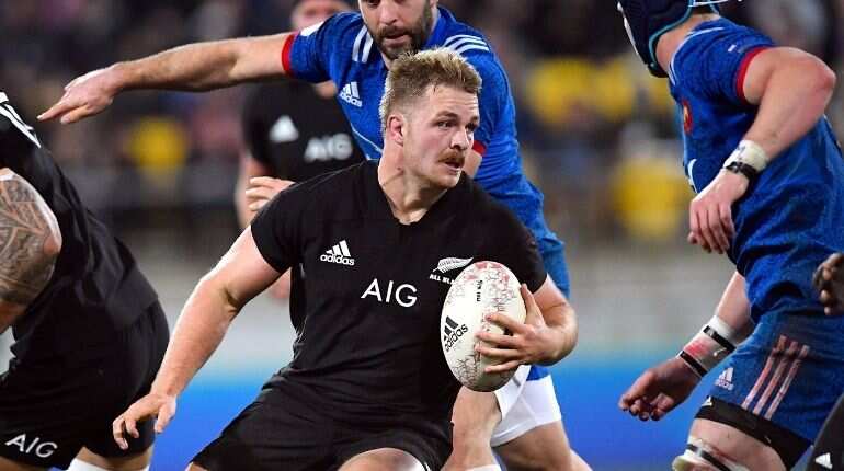 Men in tights: Law change allows Rugby players to wear leggings during games