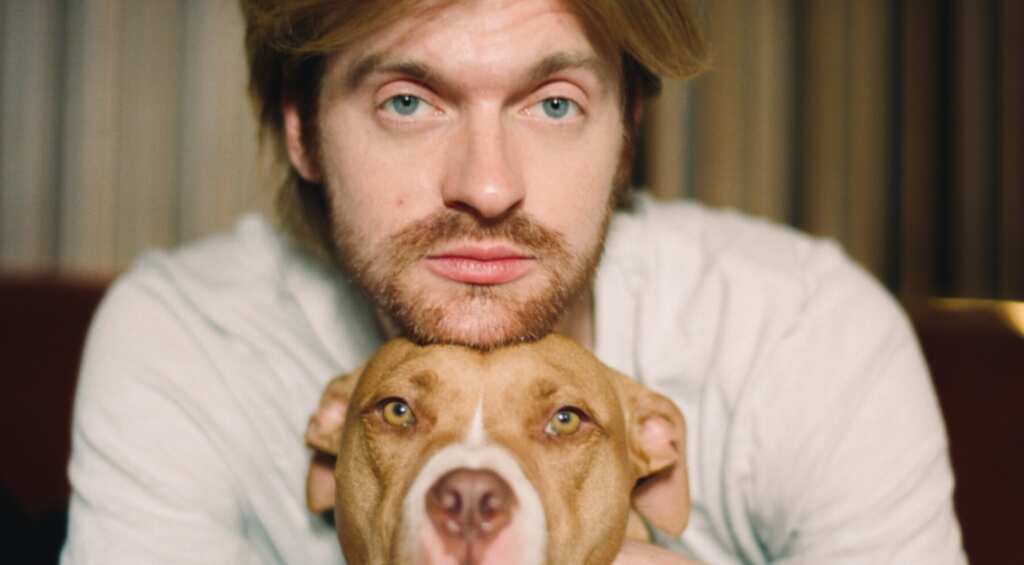 Finneas, a pop star’s secret weapon, strides into the spotlight