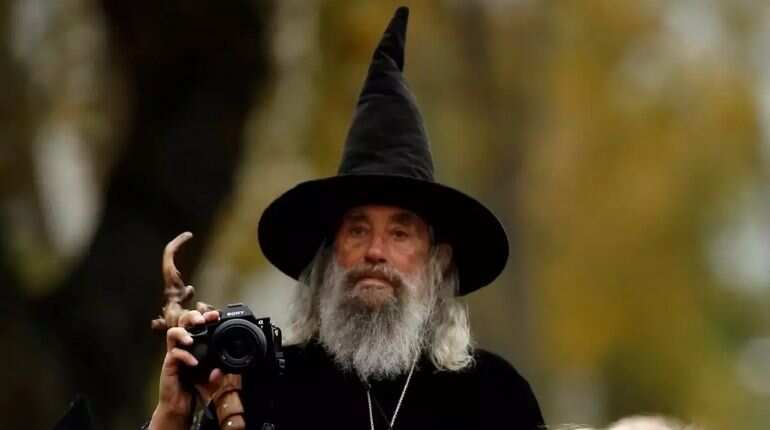 No more spells? Wizard of New Zealand asked to leave post