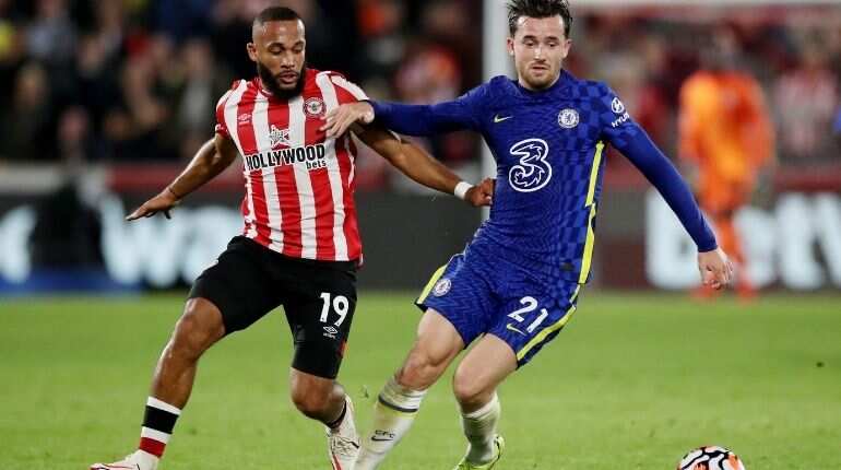 Premier League: Leaders Chelsea survive late siege to beat Brentford 1-0