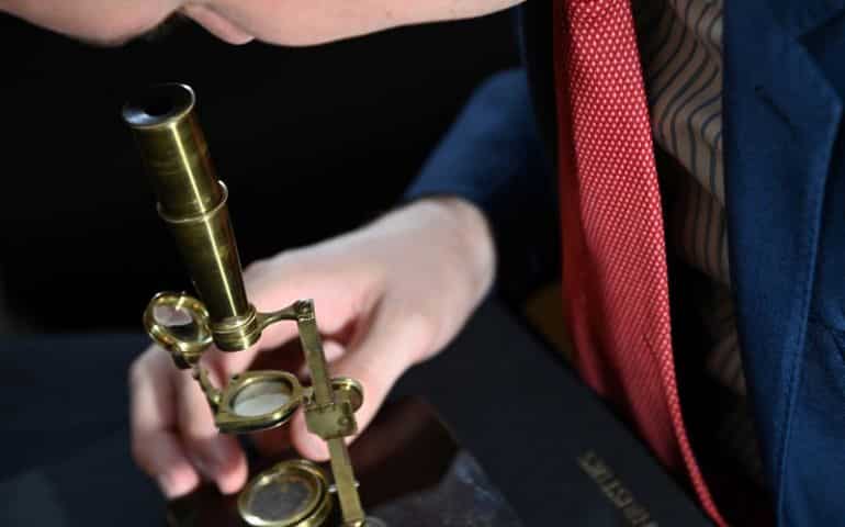 Darwin family microscope to be sold at auction