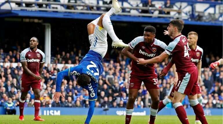 Premier League: West Ham United snatch battling win at Everton