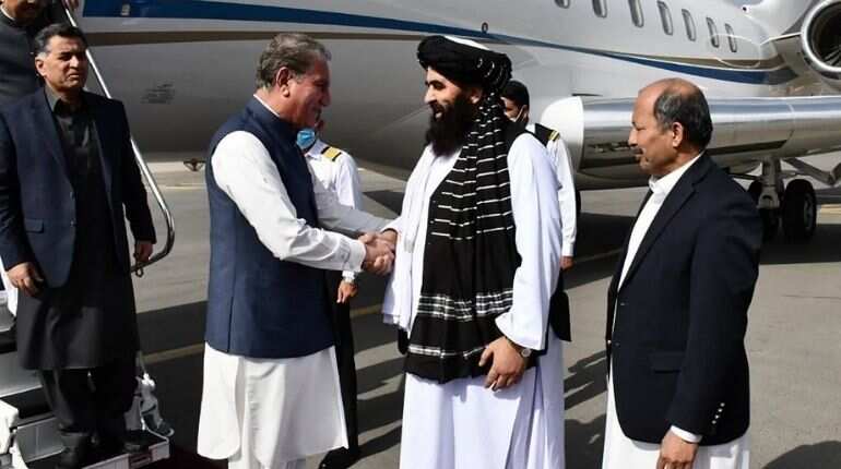 Pakistan's Shah Mahmood Qureshi meets Taliban leaders to solve border disputes
