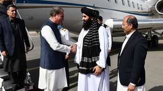 Pakistan's Shah Mahmood Qureshi meets Taliban leaders to solve border disputes