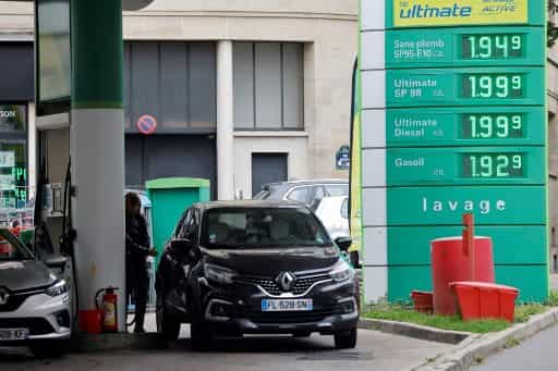 France offers €100 'inflation bonus' to low-income people to offset discontent against rising fuel prices France offers €100 'inflation bonus' to low-income people to offset discontent against rising fuel prices
