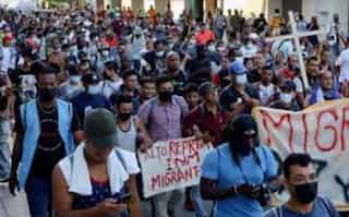 New migrant caravan in Mexico pushes past blockade to head north