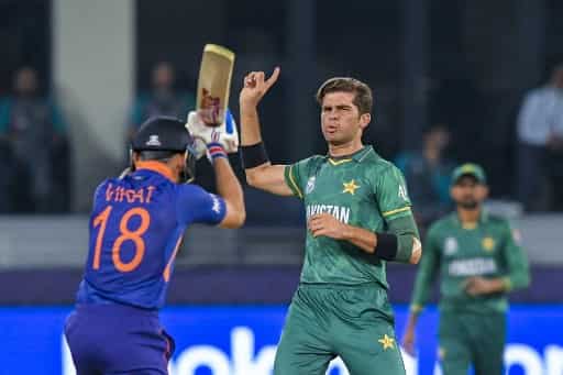 Virat Kohli takes on Shaheen Afridi