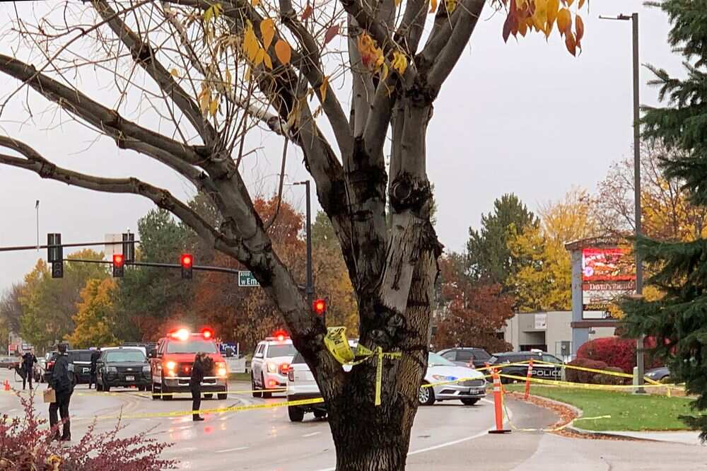 At least 2 killed, 4 injured in shooting at US mall, police yet to determine motive At least 2 killed, 4 injured in shooting at US mall, police yet to determine motive