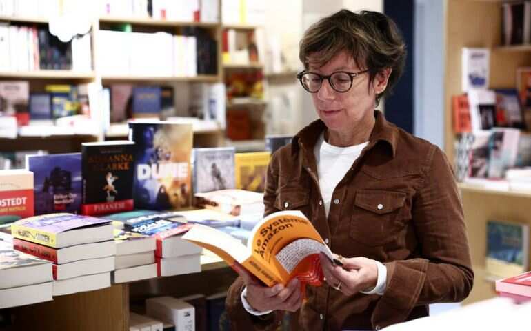 France moves to shield its book industry from Amazon France moves to shield its book industry from Amazon