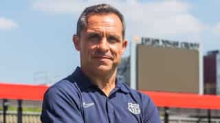 Barcelona names Sergi Barjuan as interim coach to replace Ronald Koeman