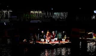 India: Kashmir gets its first floating cinema, famous Bollywood film 'Kashmir Ki Kali' played on big screen
