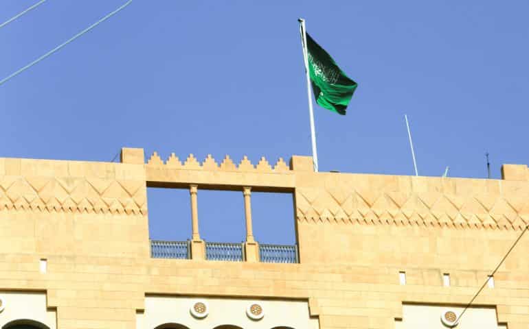 Lebanon says government can't afford to resign as Saudi rift widens Lebanon says government can't afford to resign as Saudi rift widens