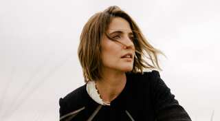 Cobie Smulders communes with sharks