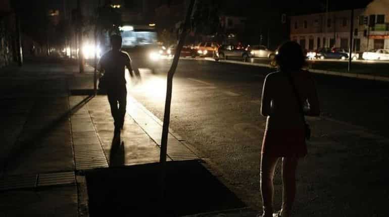 After forcing women to walk home on dark paths in Glasgow, cops tender apology