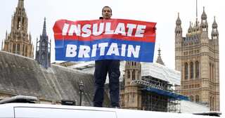 'Civil resistance': Protesters block roads outside British Parliament