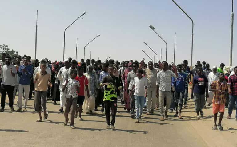Sudan anti-coup protesters block streets Sudan anti-coup protesters block streets
