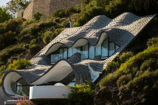 Living on the edge, literally: Homes perched on cliffs
