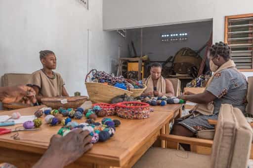 Benin project turns waste fabric into recycled 'gold' Benin project turns waste fabric into recycled 'gold'