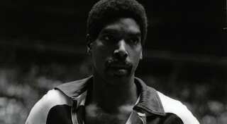 'Aulcie' review: Love and basketball, in Israel