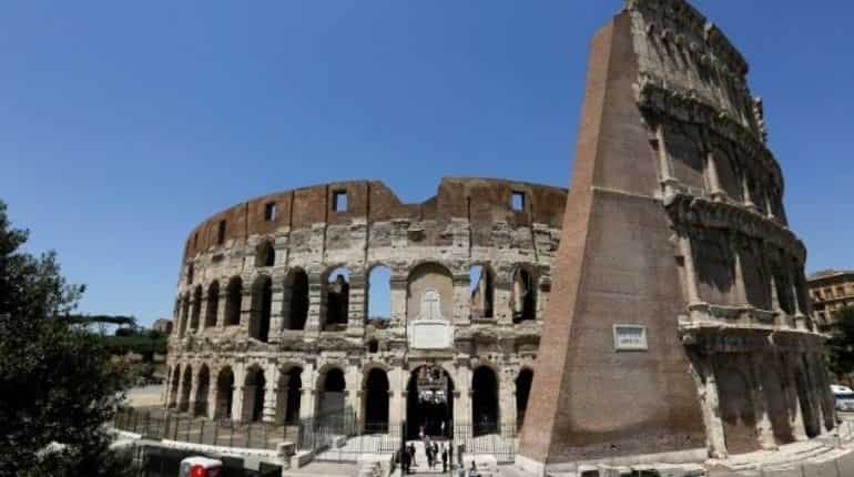 Two unruly US tourists break into Colosseum, get €800 fine for ‘enjoying’ beer Two unruly US tourists break into Colosseum, get €800 fine for ‘enjoying’ beer