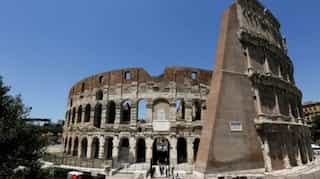 Two unruly US tourists break into Colosseum, get €800 fine for ‘enjoying’ beer  