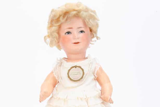 Princess Elizabeth doll which angered Royal family to be auctioned