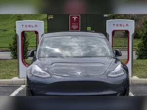 Tesla recalls hundreds of vehicles over delay in rearview image display