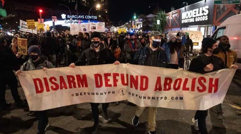 Rittenhouse acquittal polarises US on political lines, attracts sharp reactions Rittenhouse acquittal polarises US on political lines, attracts sharp reactions