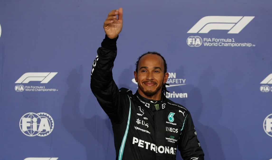 Lewis Hamilton on pole in Qatar with Max Verstappen second