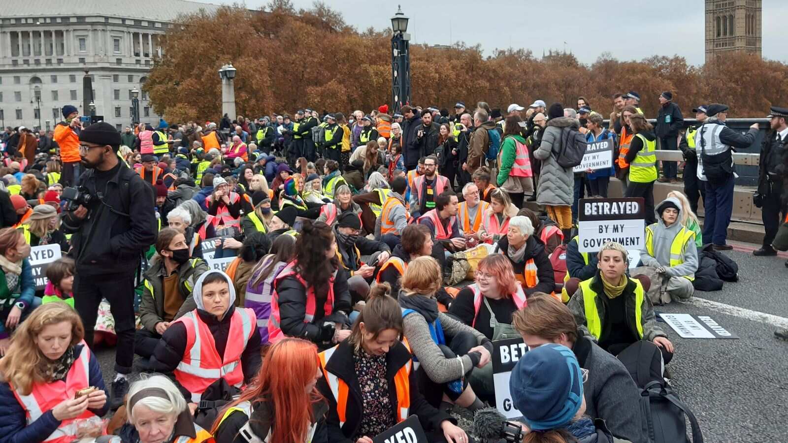 London: Climate protesters block Lambeth bridge after 30 activists jailed
