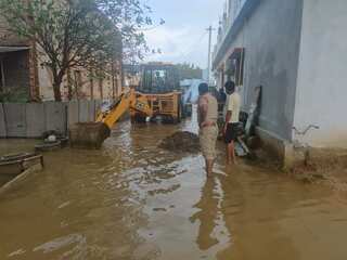 At least 25 dead and dozens missing as heavy rains batter South India