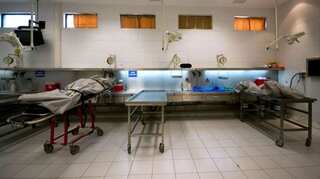 Watch | Back from the dead: Man found alive after night in a morgue freezer
