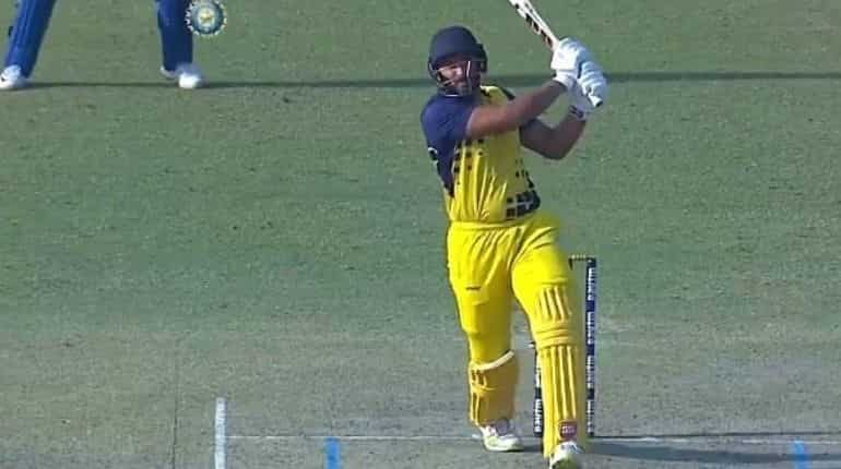 Shahrukh Khan's last-ball six helps TN beat Karnataka by 4 wickets in final to clinch Syed Mushtaq Ali Trophy Shahrukh Khan's last-ball six helps TN beat Karnataka by 4 wickets in final to clinch Syed Mushtaq Ali Trophy