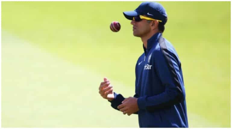 VIRAL: Team India coach Rahul Dravid resorts to off-spin in nets ahead of 1st Test vs NZ - WATCH VIRAL: Team India coach Rahul Dravid resorts to off-spin in nets ahead of 1st Test vs NZ - WATCH