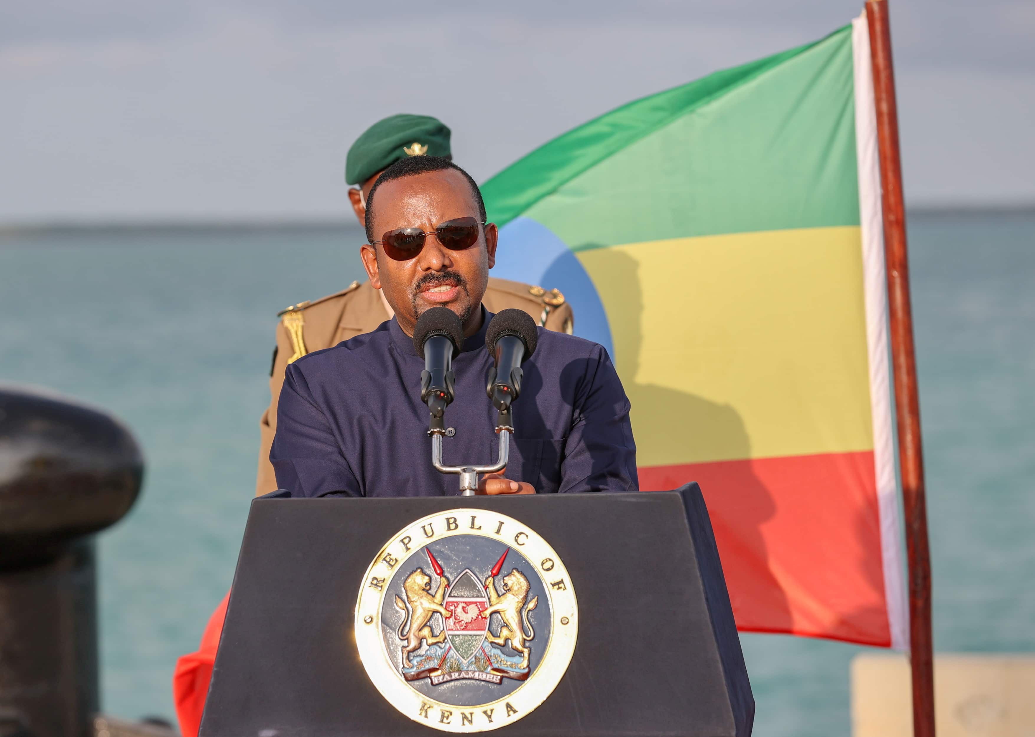Ethiopia’s PM says he will lead army ‘from battlefront’ as Tigray forces march towards capital Ethiopia’s PM says he will lead army ‘from battlefront’ as Tigray forces march towards capital