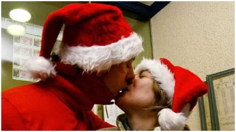 Omicron: No kissing under mistletoe this Christmas, advises British politician