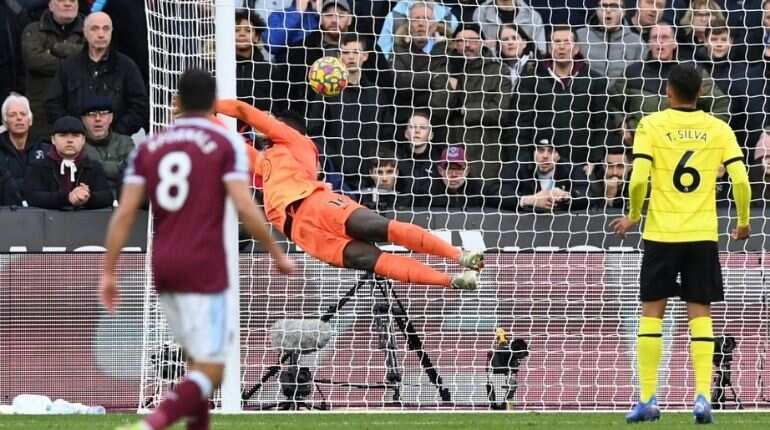 Premier League: West Ham United stun league leaders Chelsea with 3-2 win Premier League: West Ham United stun league leaders Chelsea with 3-2 win
