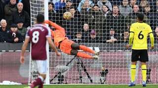 Premier League: West Ham United stun league leaders Chelsea with 3-2 win