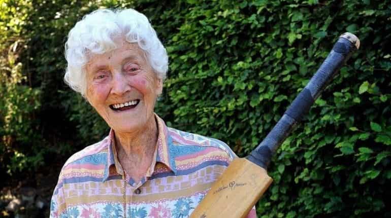 World's oldest Test cricketer Eileen Ash dies at 110 World's oldest Test cricketer Eileen Ash dies at 110